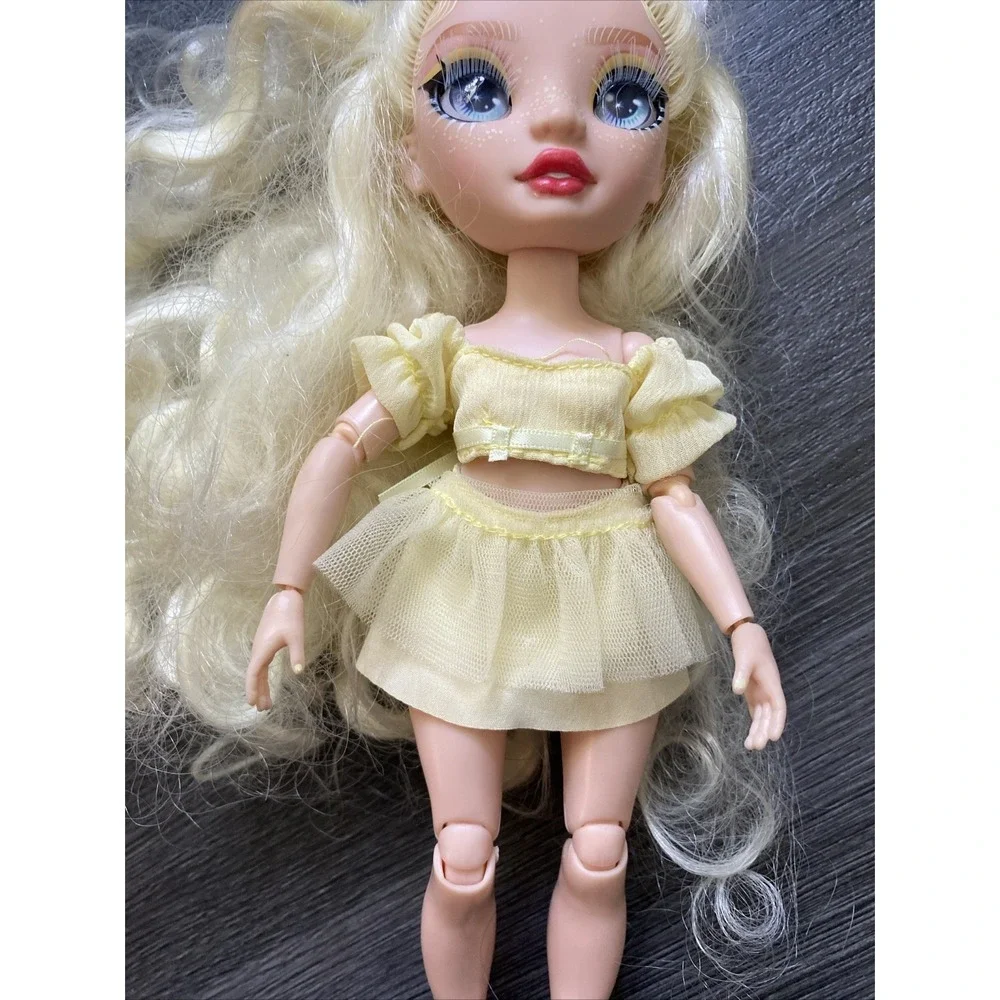 Rainbow High Delilah Fields Buttercup Yellow Fashion Doll